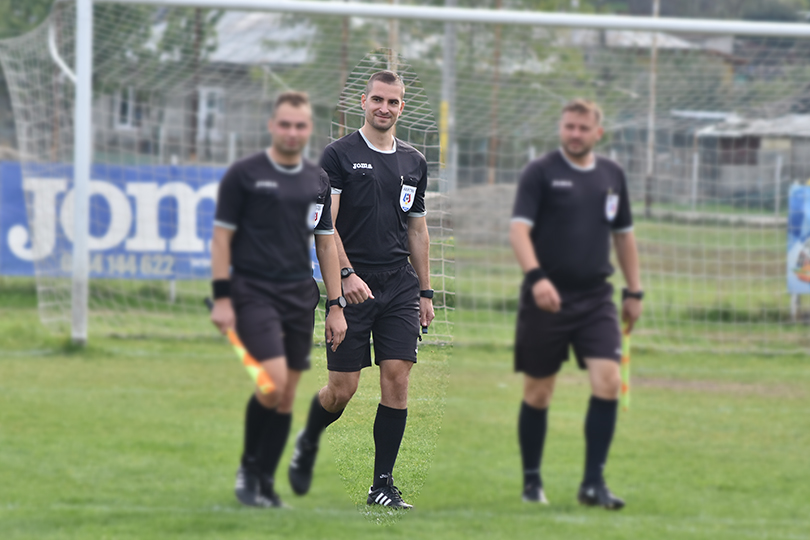 Galateanul Carp arbitreaza ultimul joc de pe teren propriu